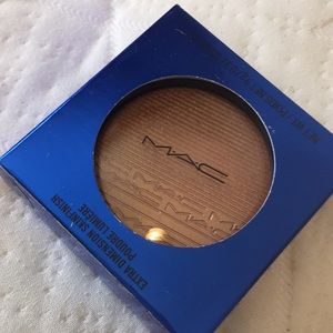 MAC shaft of gold highlighter